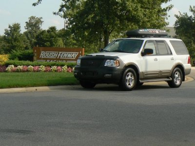 Expedition at Roush Sept 21 2009 With Thule.jpg