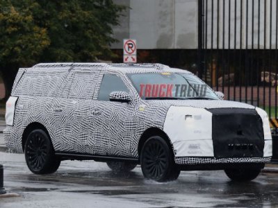 2018-lincoln-navigator-test-mule-right-front-angle.jpg