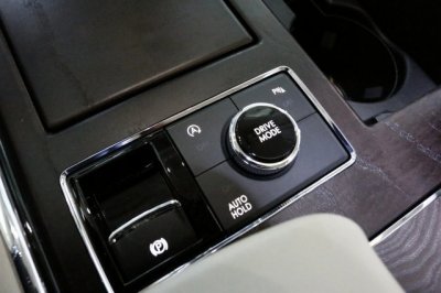 2018 Navigator Auto Hold.jpg