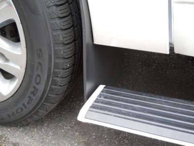 2012 ford expedition with running board.JPG