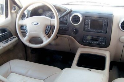129_0407_04z+2003_ford_expedition+front_interior_view.jpg