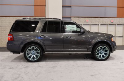 2017-Ford-Expedition-side-view-exterior-alloy-wheels.jpg
