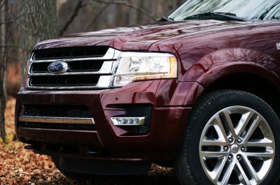 2015-Ford-Expedition-King-Ranch-4-4-front-end-02.jpg
