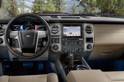 2017-Ford-Expedition-Interior-01-760x507.jpg