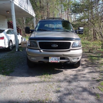 my 2002 Ford Eddie Bauer Expedition with my new tow mirrors.jpg