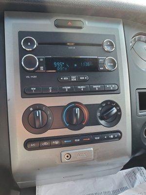 2017 Expedition Stock Radio.jpeg