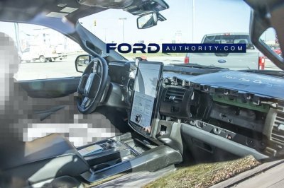 2022-Ford-Expedition-Refresh-Interior-Spy-Shots-November-2020-001.jpg