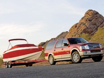 129_0701_02_z+2007_ford_expedition_el+front_view_boat.jpg