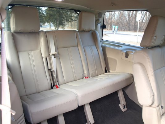 2015-Lincoln-Navigator-3rd-row.jpg