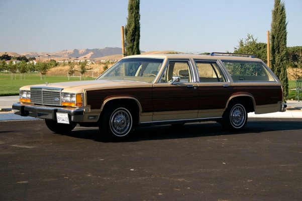 1200px-1982_ltd_country_squire_frontleft.jpg 1200px-1982_ltd_country_squire_frontleft.jpg