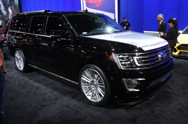 ma-show-2018-ford-expedition-limited-max-black-tie.jpg