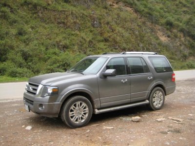 Central Zone Peru Ford Expedition Side View.jpg