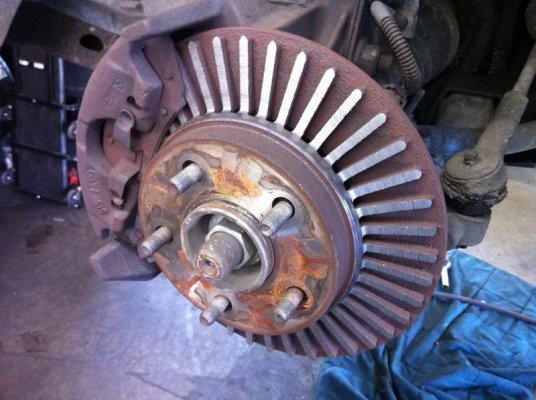-car-100%25-worn-brake-discs-brake-rotor1347755845.jpg