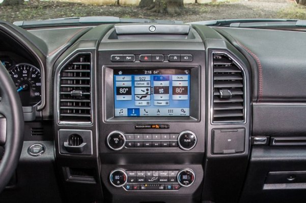 2019-ford-expedition-interior-4.jpg