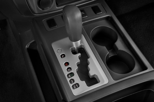 2014-nissan-armada-sv-4x2-suv-gear-shift.jpg
