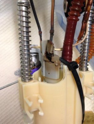 melted-fuel-pump4.jpg