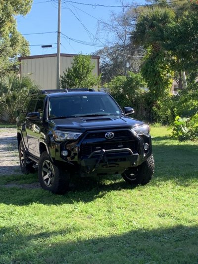 2019 Toyota 4runner Front Vu.jpg