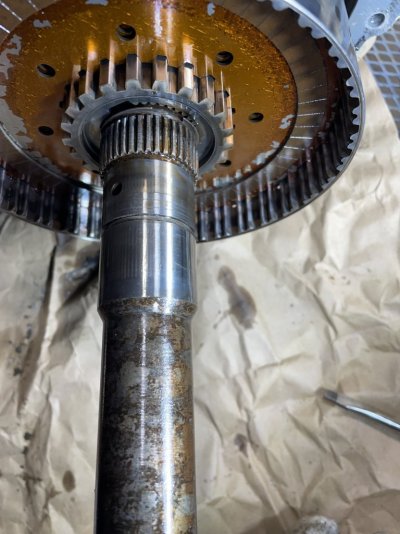 Output shaft disassembly - rear 6.jpg