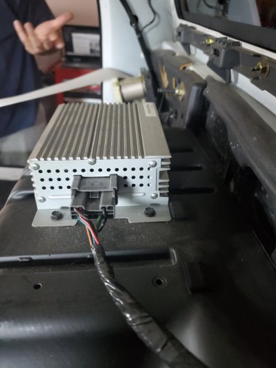 Expedition sub amp input and power connector.jpg