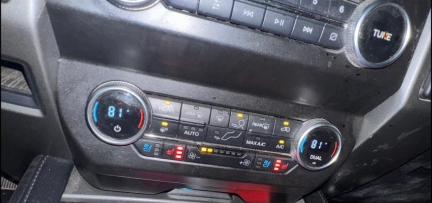 2021 Expedition Dash.jpg